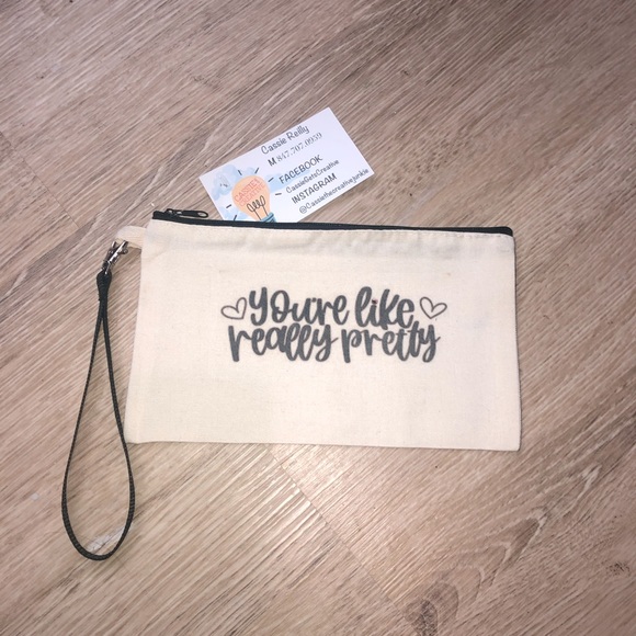 Custom designed wristlet/clutch - Picture 3 of 9